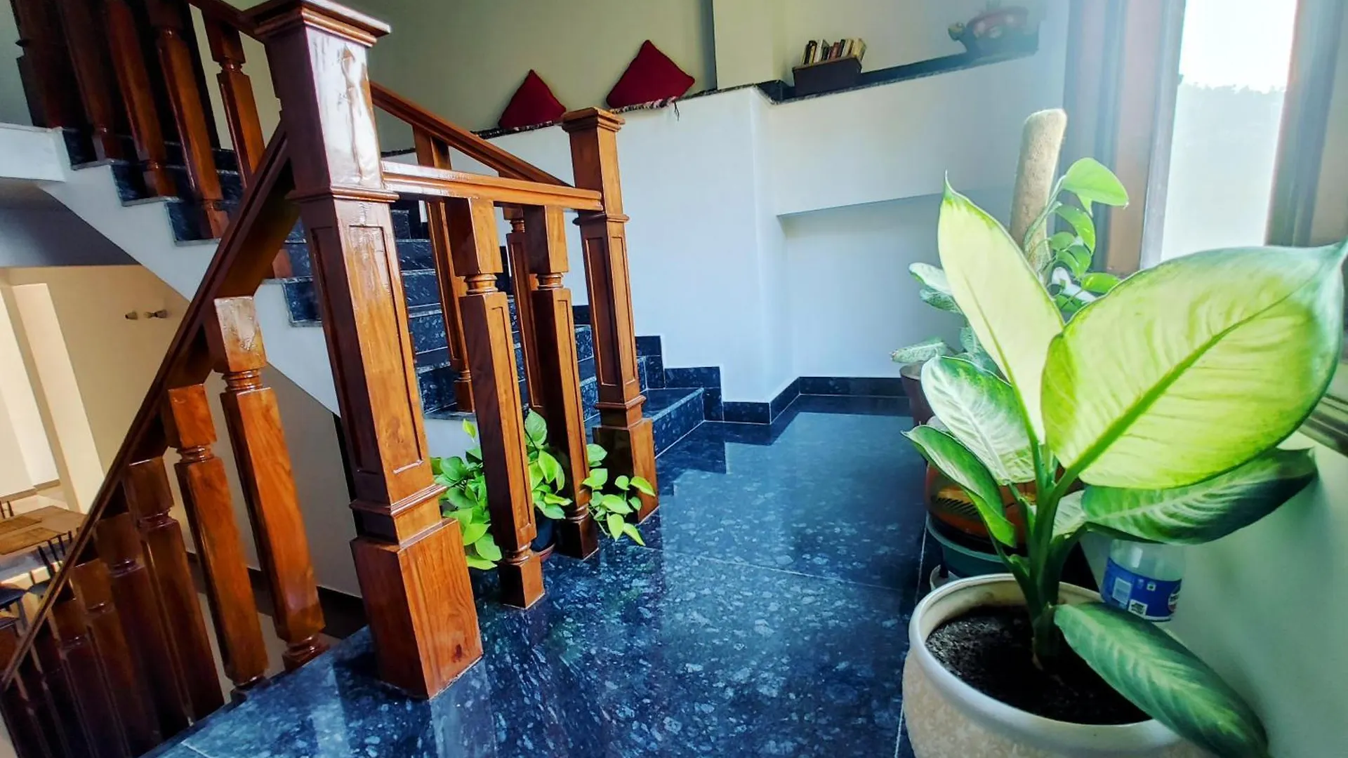 Homestay Whispering Meadows Apartment Shimla